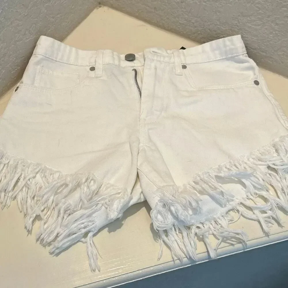 Blank NYC Size 25 In The Clouds White Denim Shorts Fringe Hem Festival Denim NWT